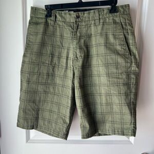 Volcom Olive Plaid Casual Shorts. Size 32